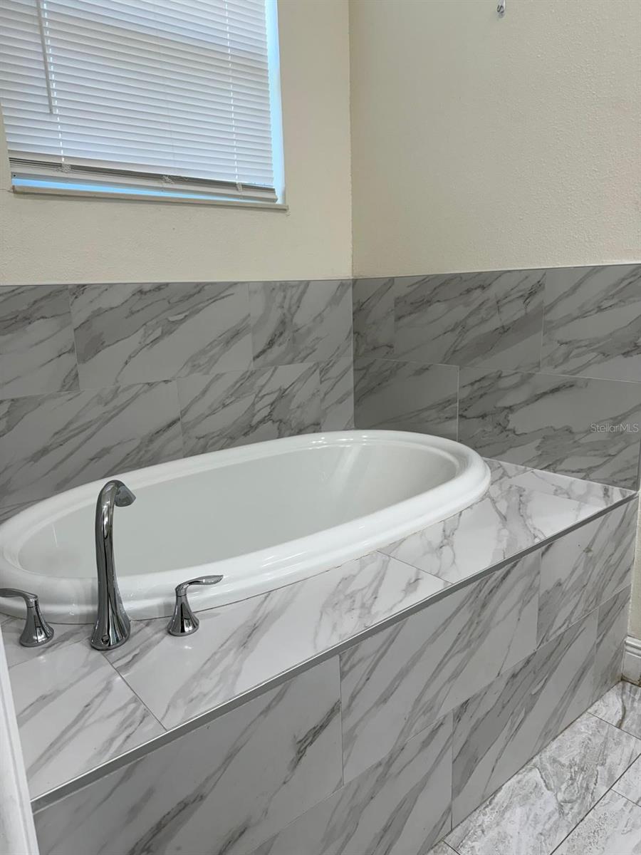 9302 N MARGARET AVE, TAMPA, FL, 33612