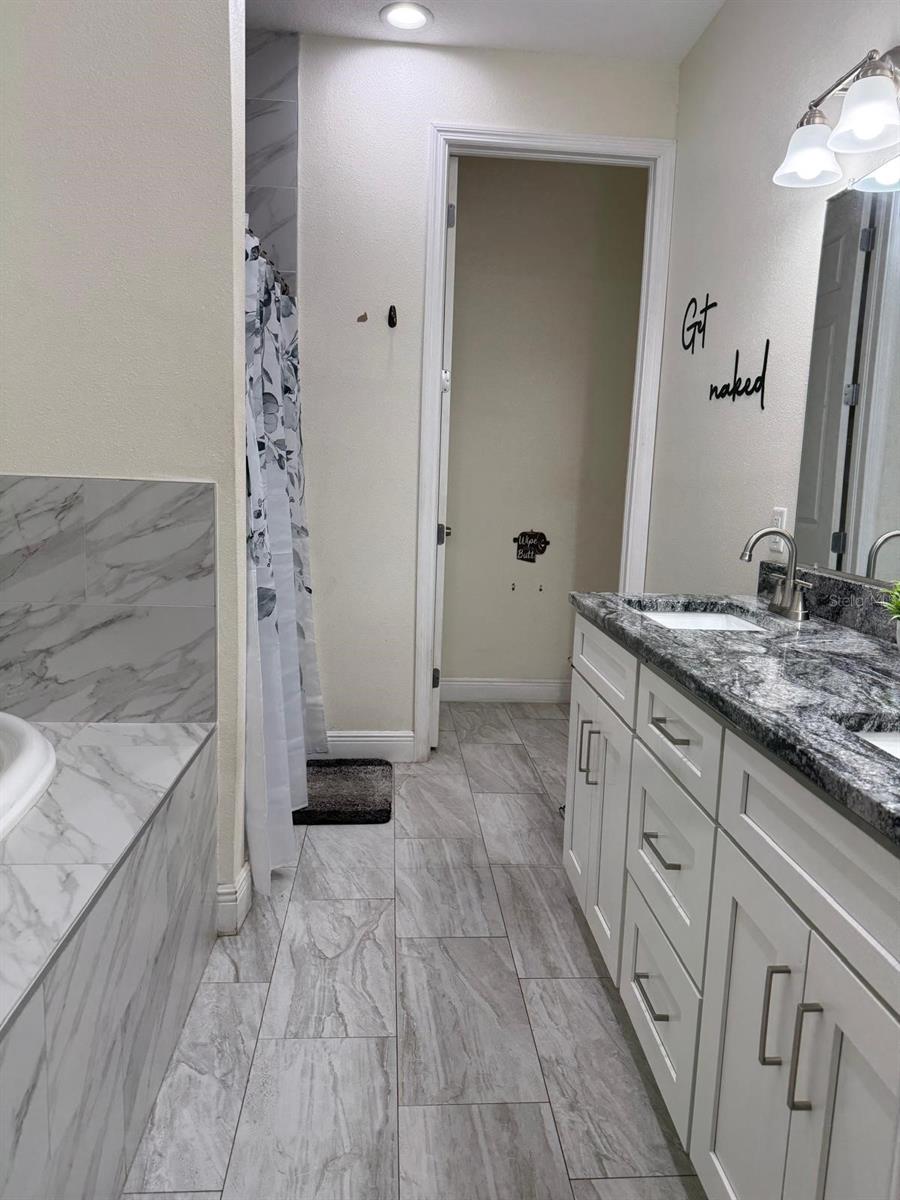 9302 N MARGARET AVE, TAMPA, FL, 33612