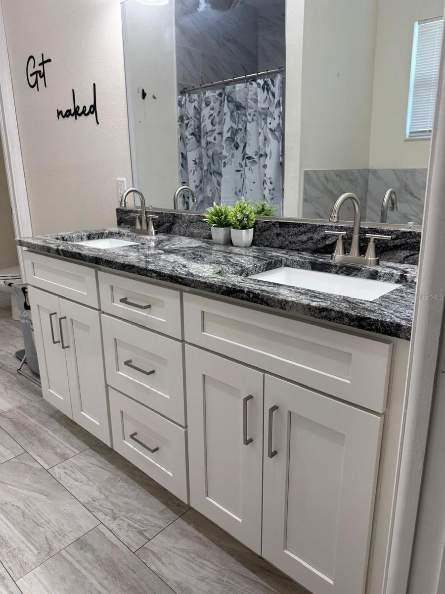 9302 N MARGARET AVE, TAMPA, FL, 33612