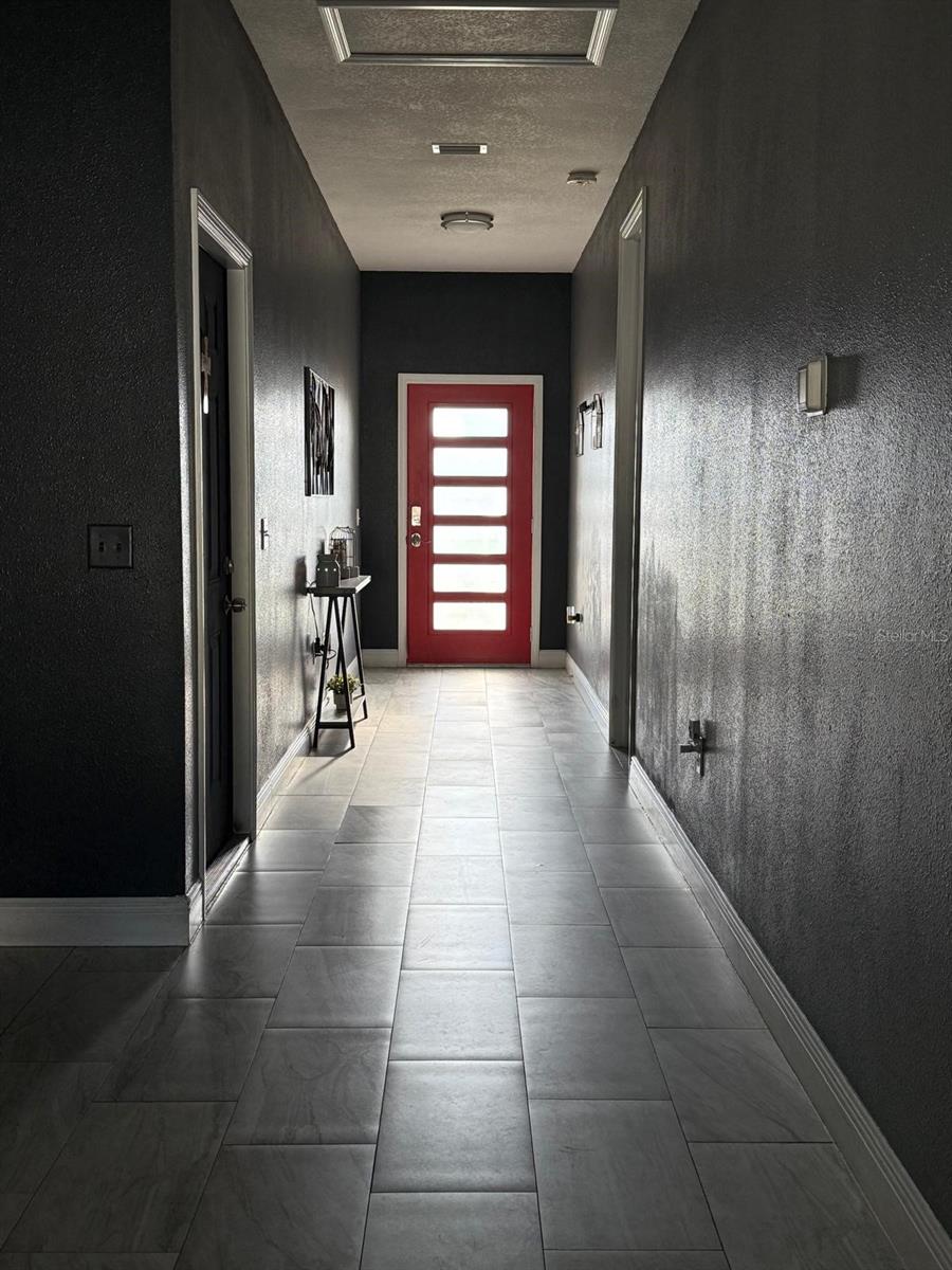 9302 N MARGARET AVE, TAMPA, FL, 33612