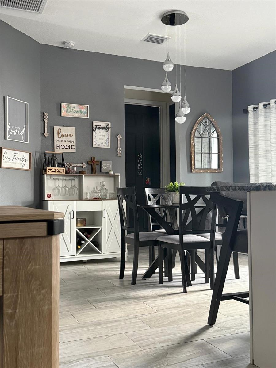 9302 N MARGARET AVE, TAMPA, FL, 33612