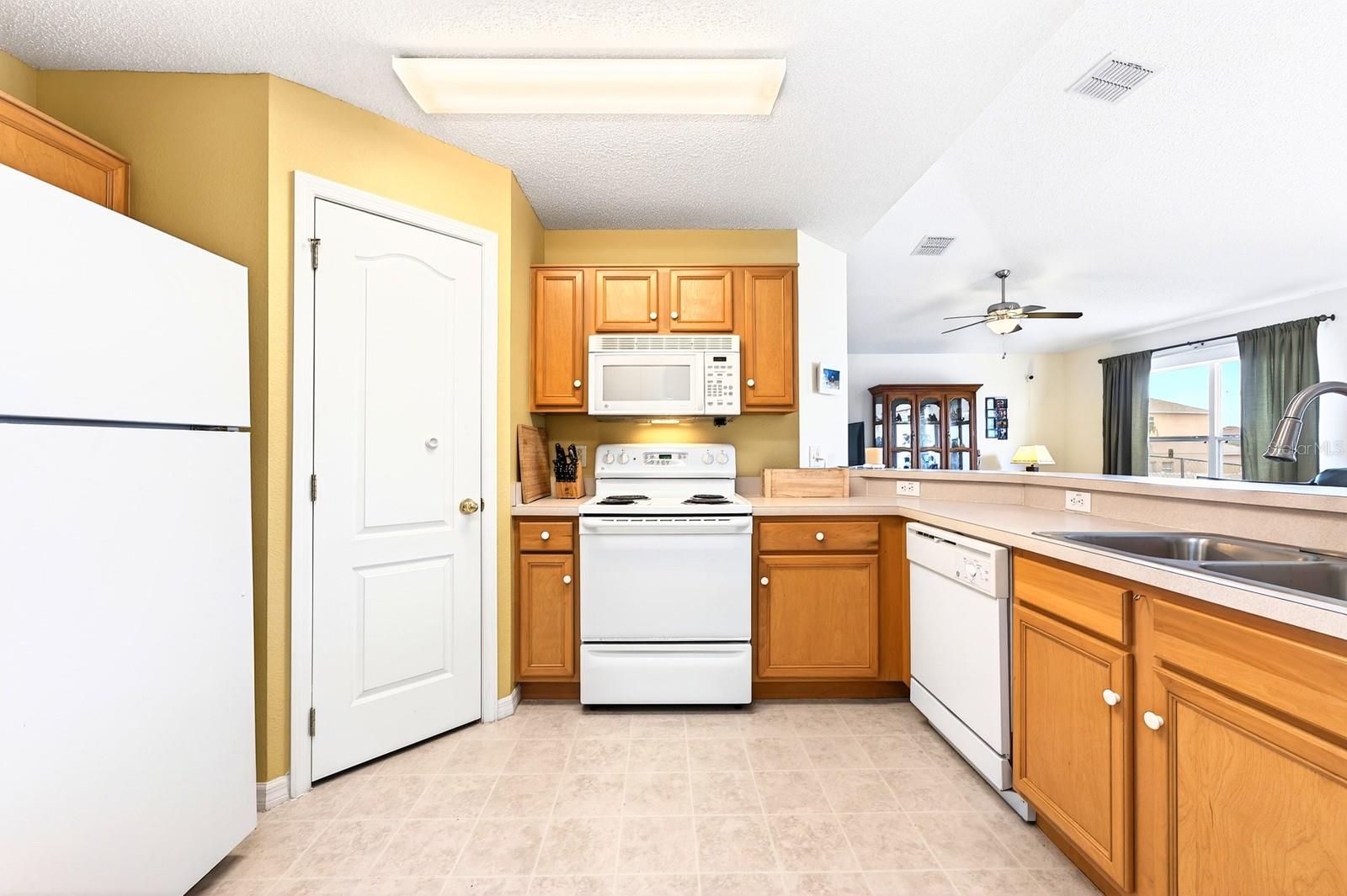 416 LAKEVIEW RD, KISSIMMEE, FL, 34759