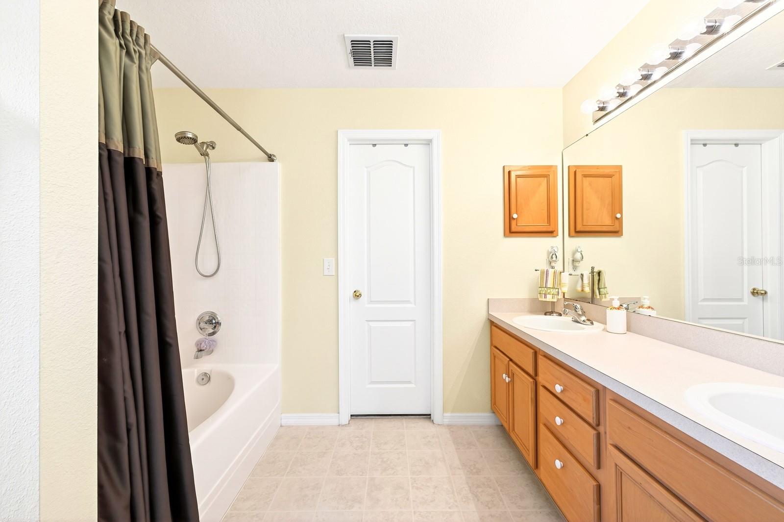 416 LAKEVIEW RD, KISSIMMEE, FL, 34759