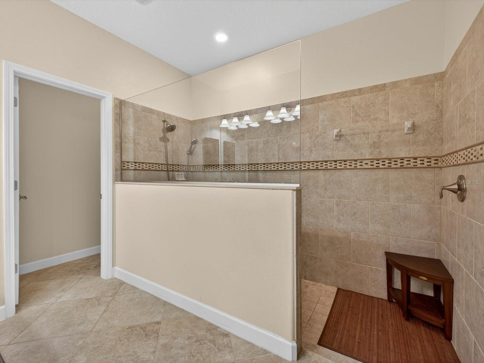 1300 GLENEAGLES LN, DAVENPORT, FL, 33896