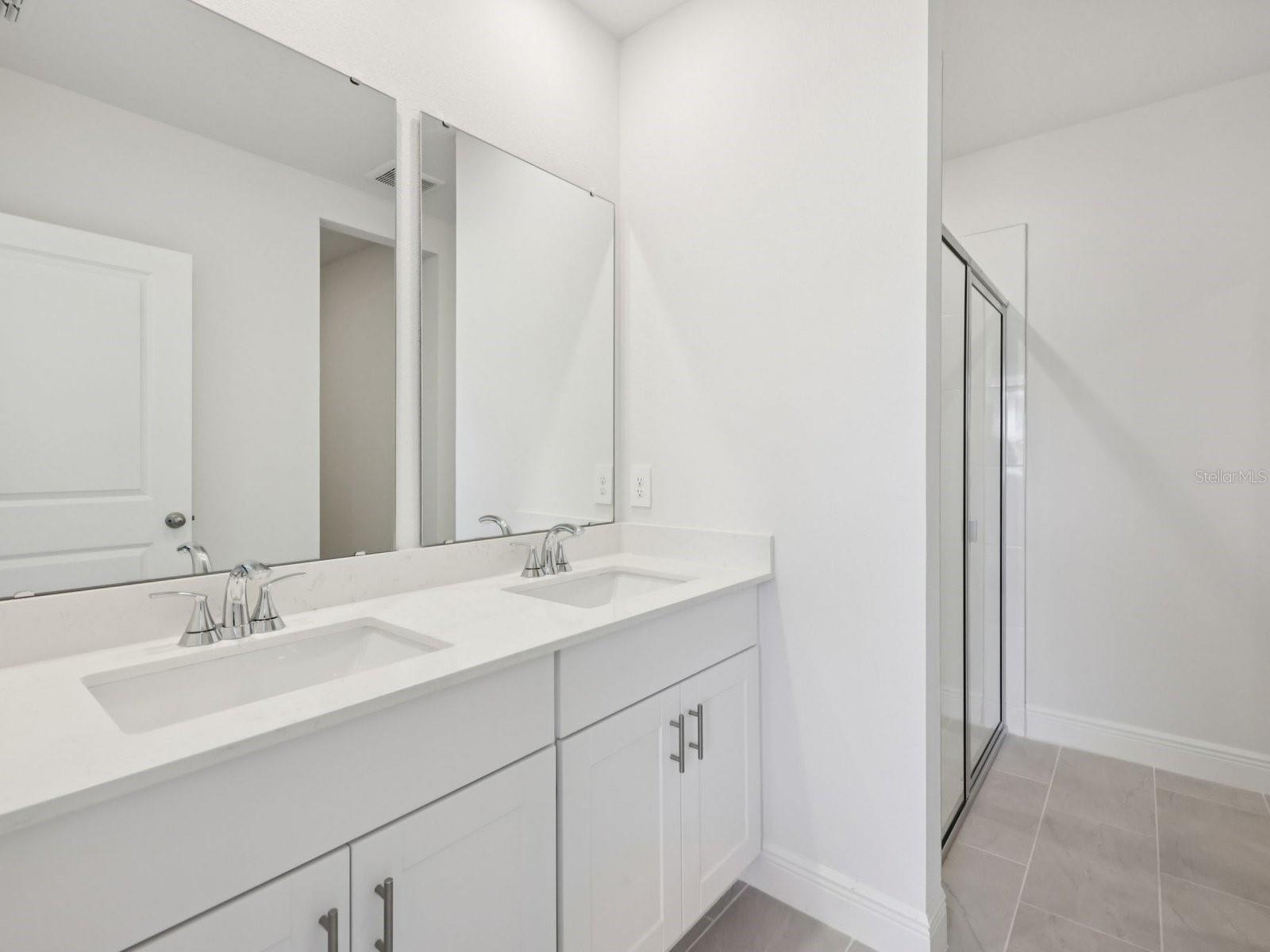 887 SUNSHOWER DR, LADY LAKE, FL, 32159