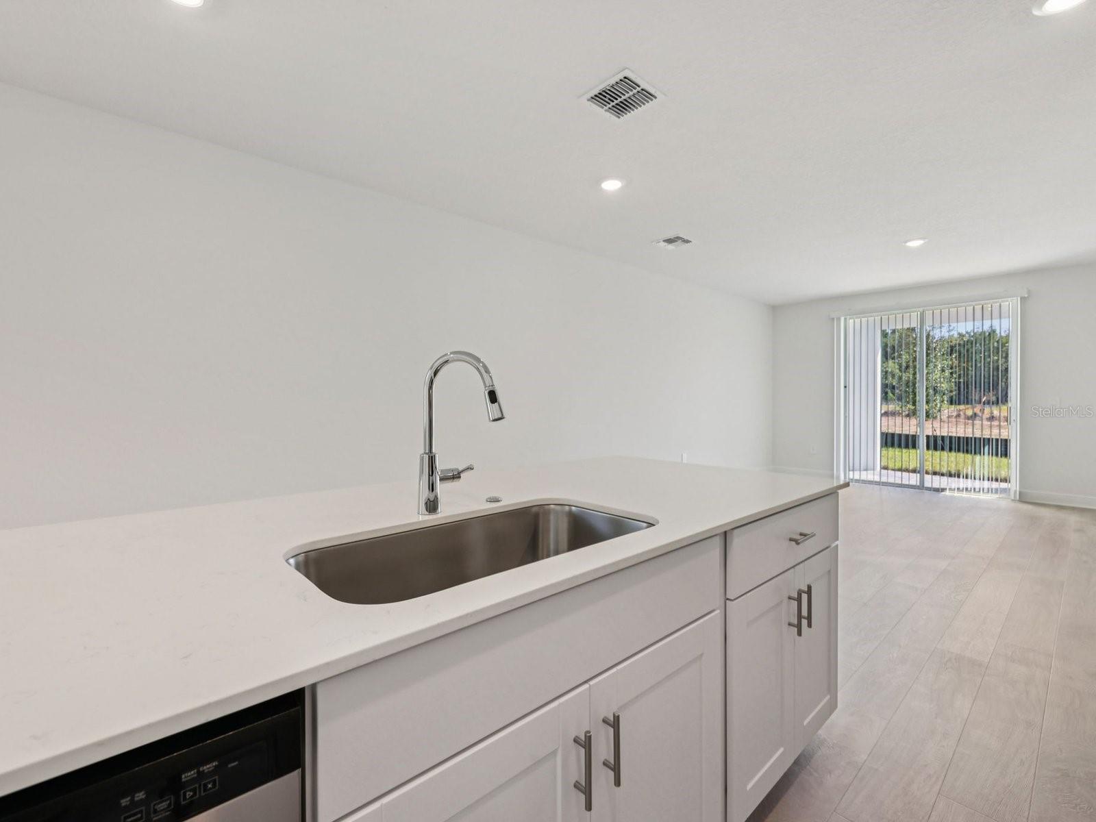 887 SUNSHOWER DR, LADY LAKE, FL, 32159