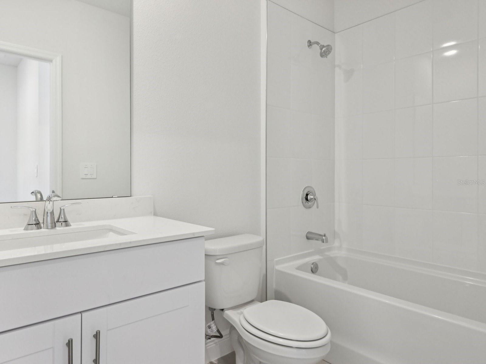 887 SUNSHOWER DR, LADY LAKE, FL, 32159