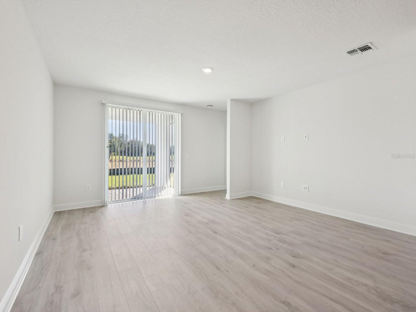 887 SUNSHOWER DR, LADY LAKE, FL, 32159