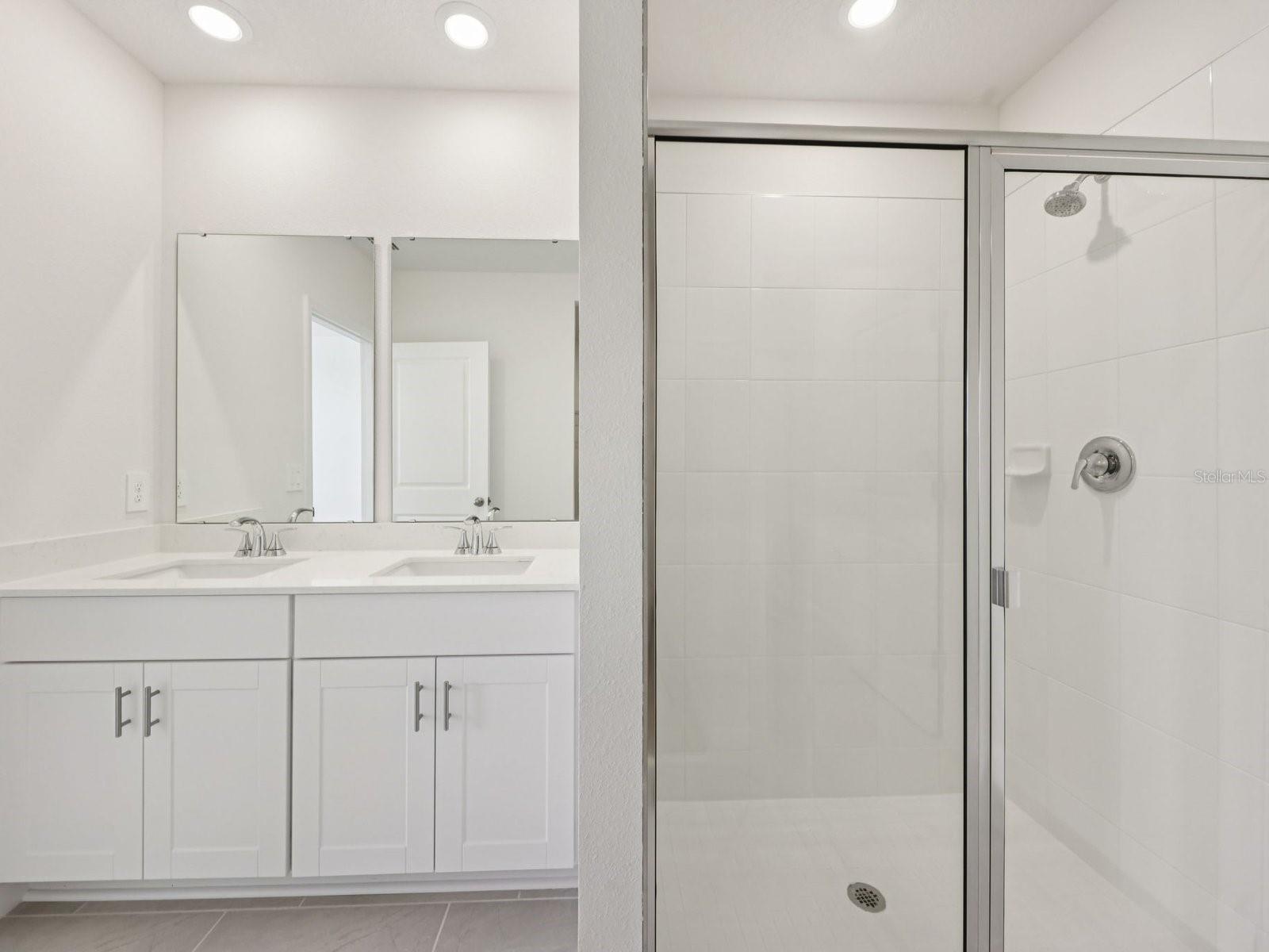 887 SUNSHOWER DR, LADY LAKE, FL, 32159