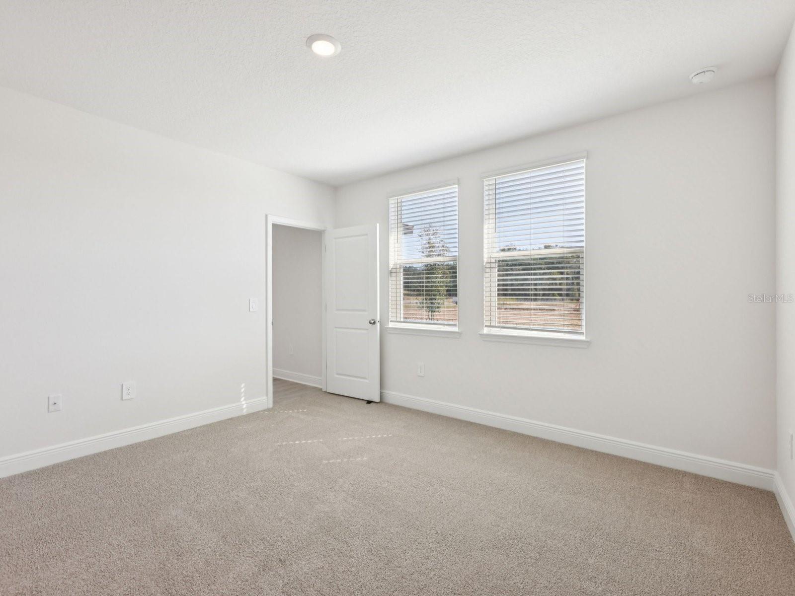 887 SUNSHOWER DR, LADY LAKE, FL, 32159