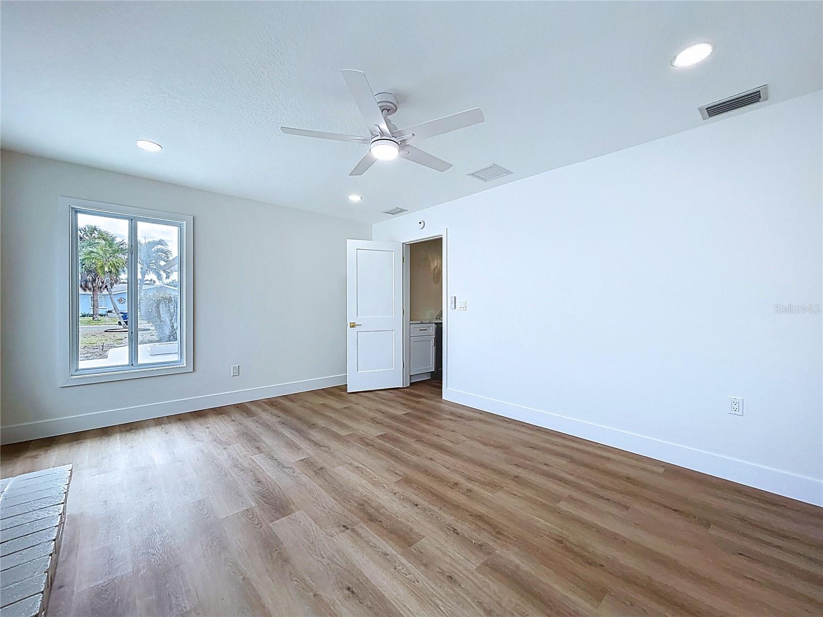 1401 GULF BLVD, BELLEAIR BEACH, FL, 33786