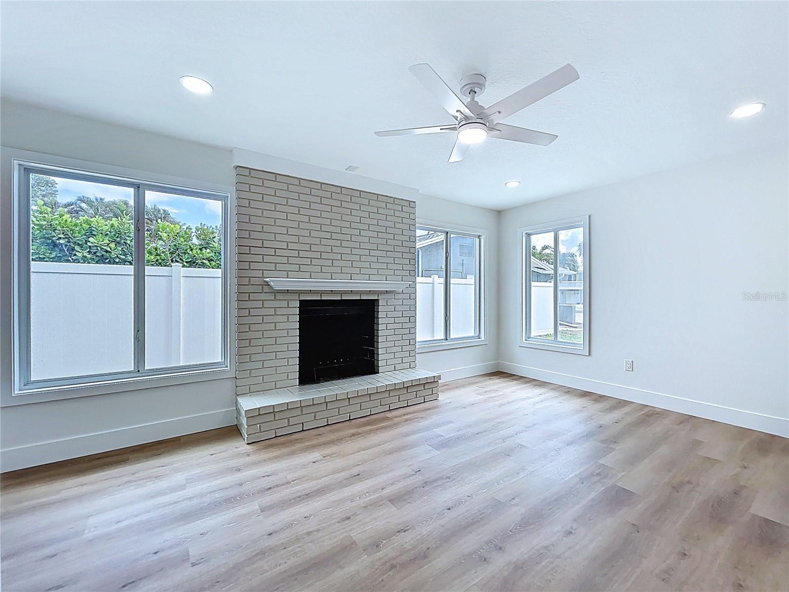 1401 GULF BLVD, BELLEAIR BEACH, FL, 33786