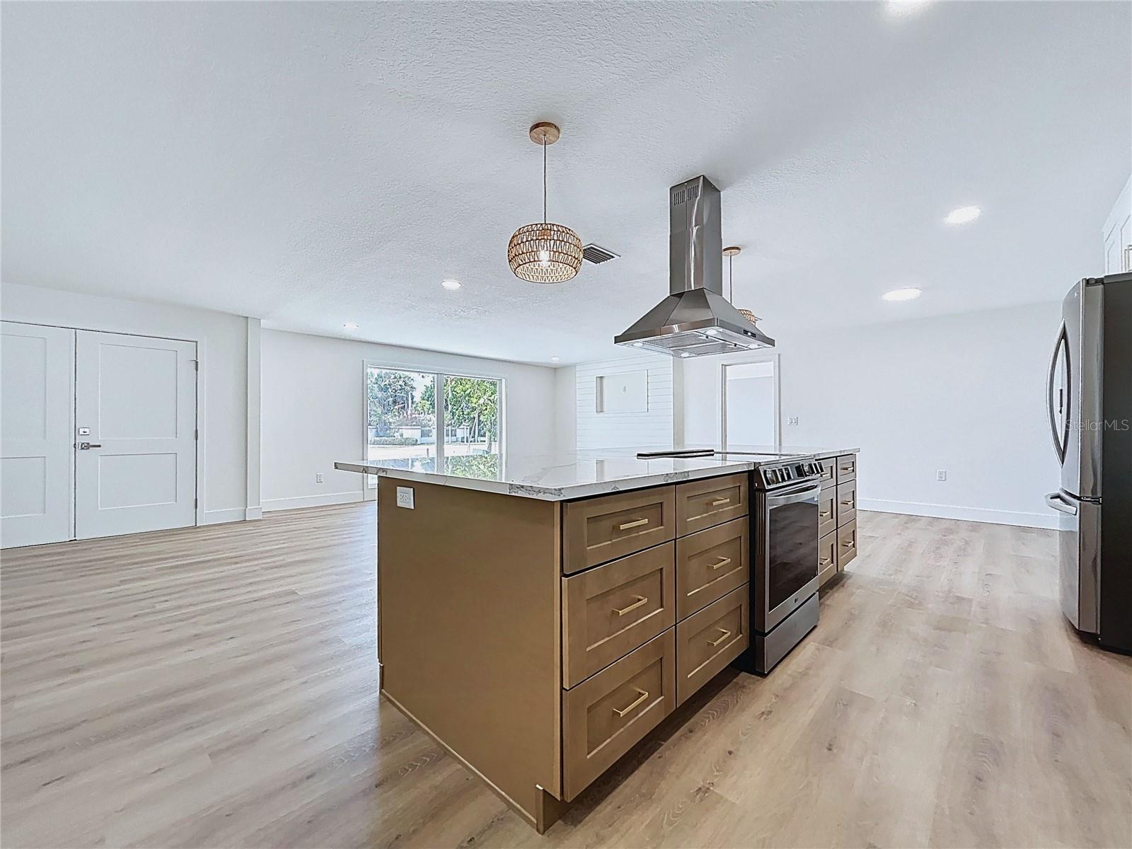 1401 GULF BLVD, BELLEAIR BEACH, FL, 33786