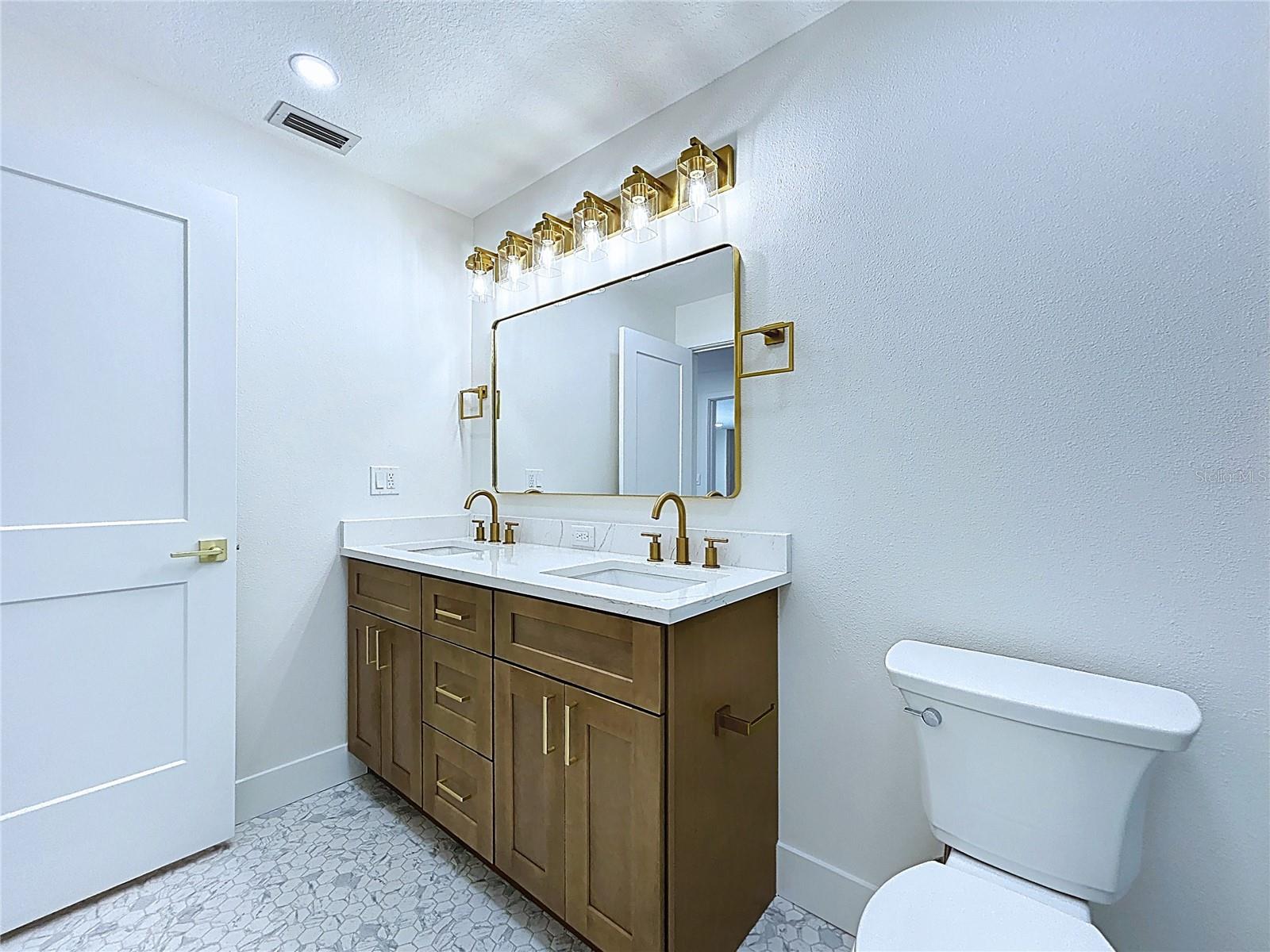 1401 GULF BLVD, BELLEAIR BEACH, FL, 33786