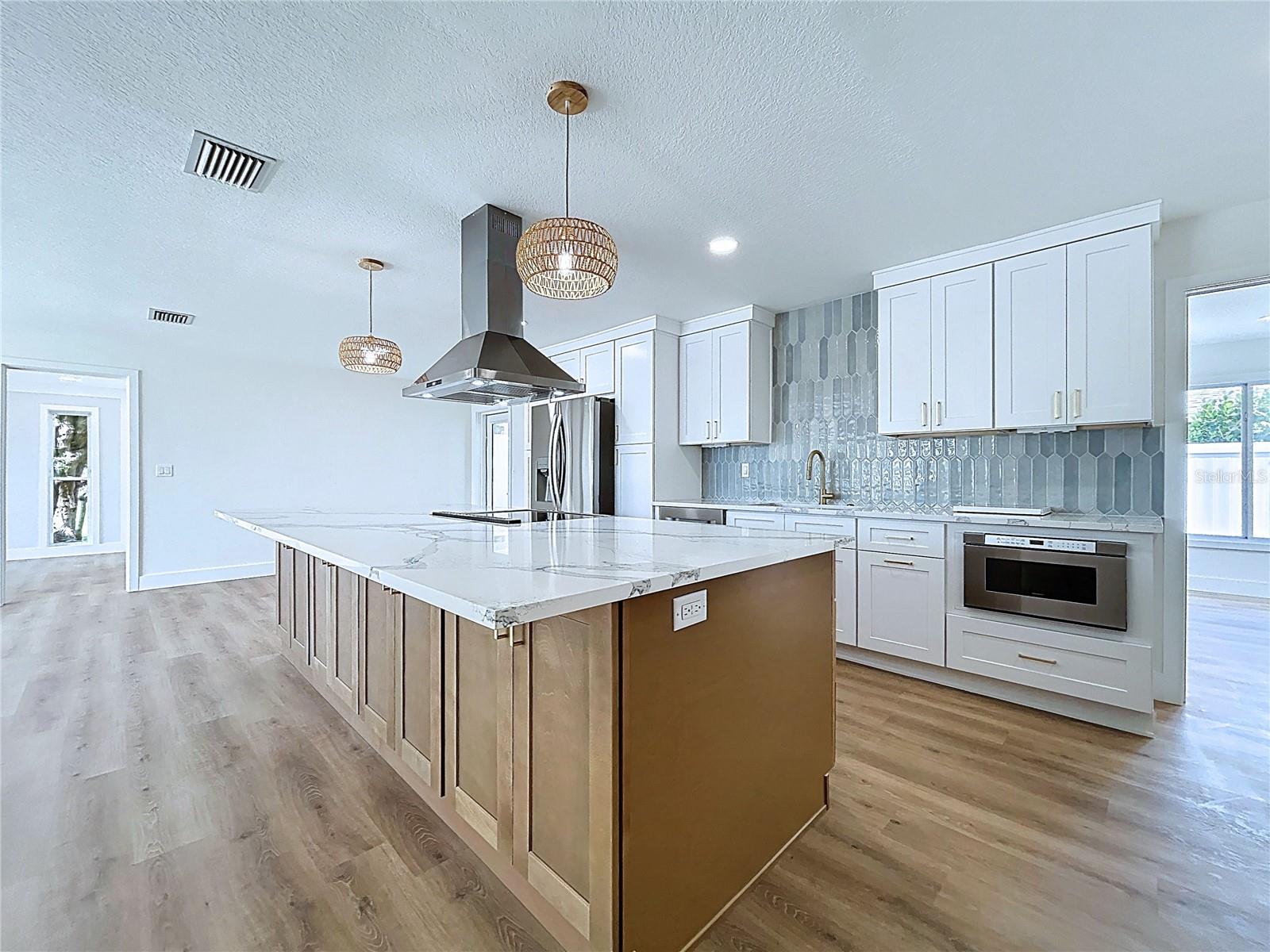 1401 GULF BLVD, BELLEAIR BEACH, FL, 33786