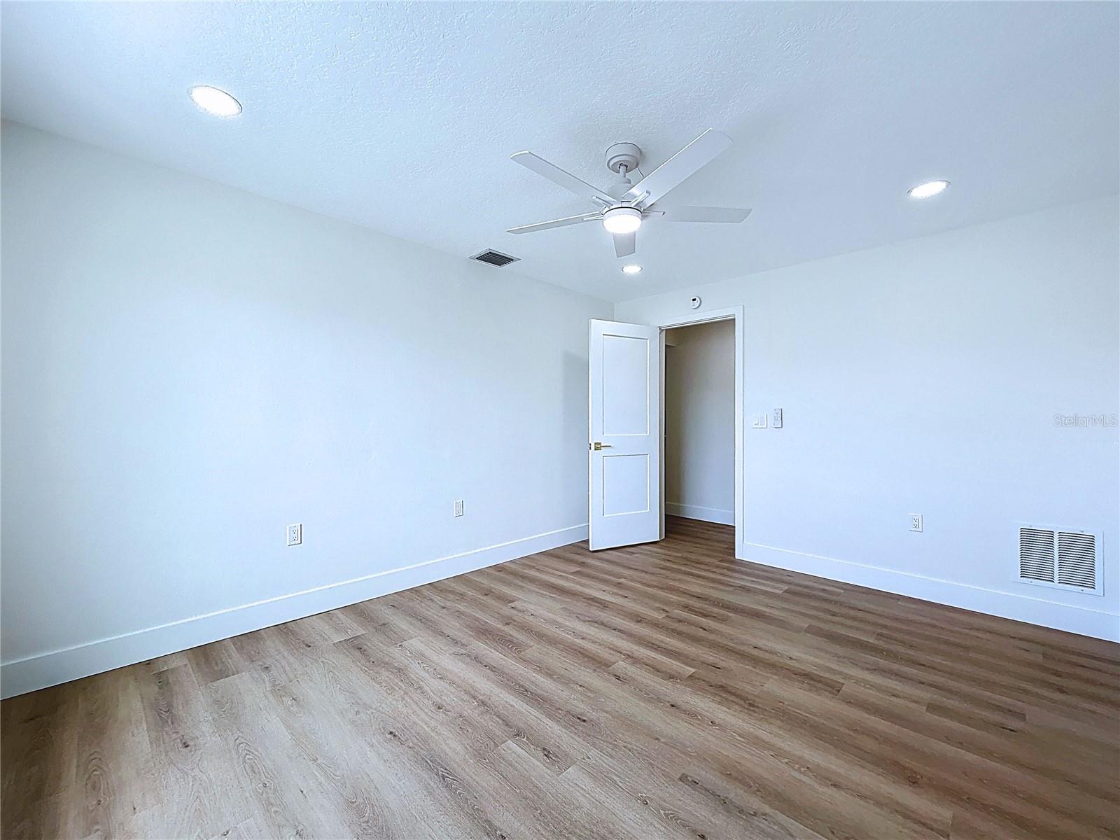 1401 GULF BLVD, BELLEAIR BEACH, FL, 33786