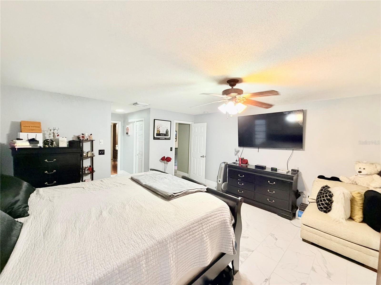 1880 OAK FOREST DR E, CLEARWATER, FL, 33759