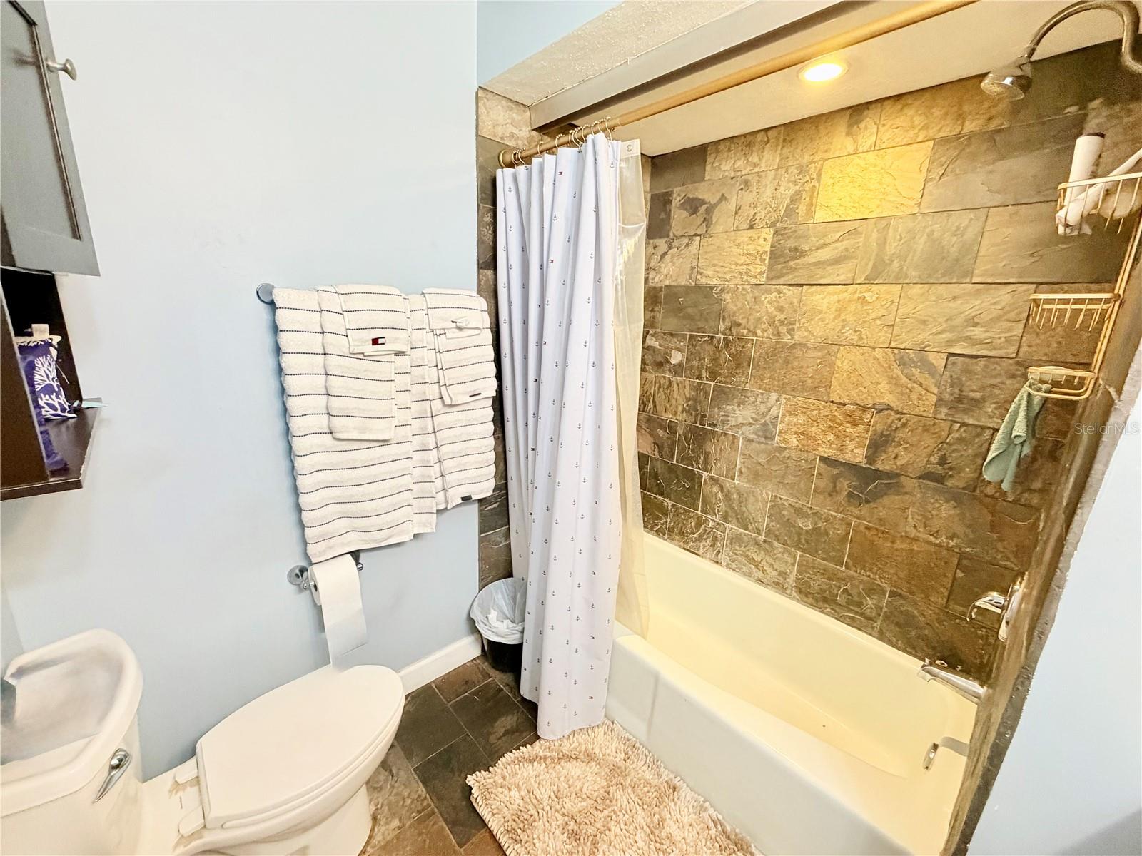 1880 OAK FOREST DR E, CLEARWATER, FL, 33759