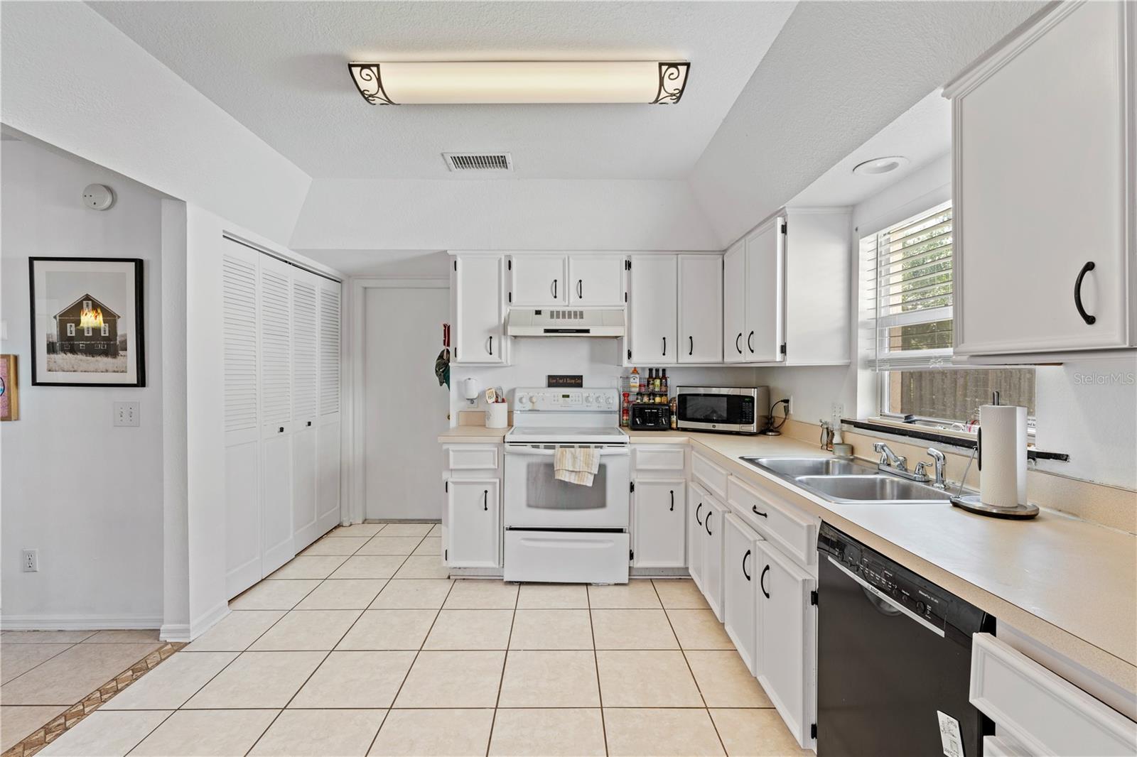 9758 FOX HOLLOW RD, TAMPA, FL, 33647