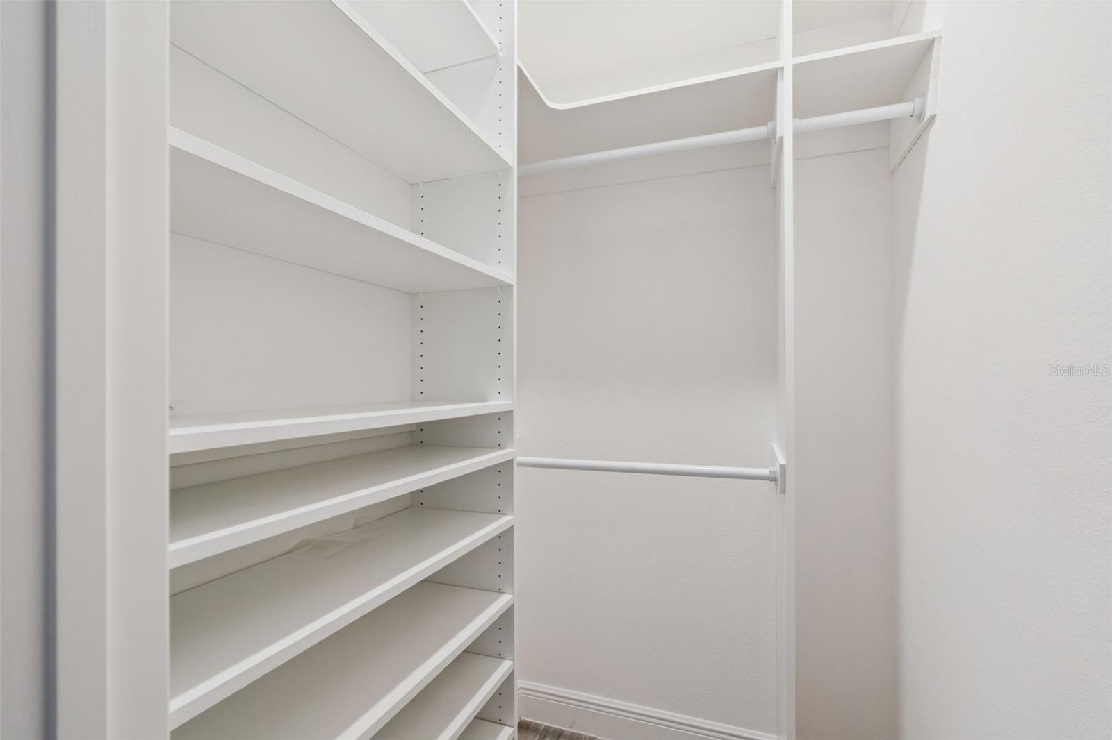 714 OAKS SHORES RD, LEESBURG, FL, 34748