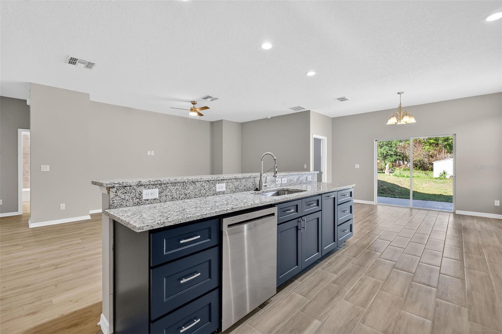 38905 PINE ST, UMATILLA, FL, 32784