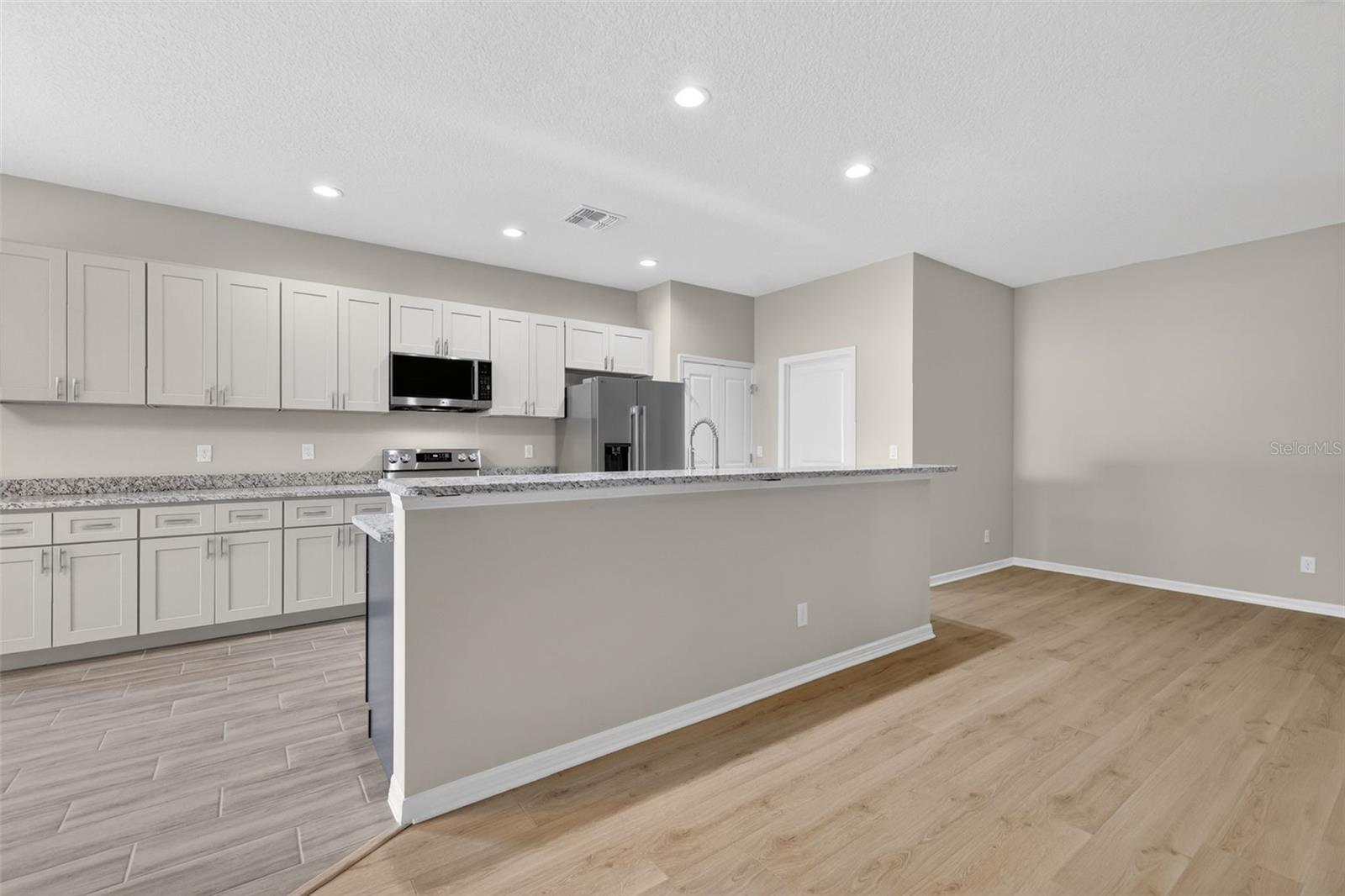 38905 PINE ST, UMATILLA, FL, 32784