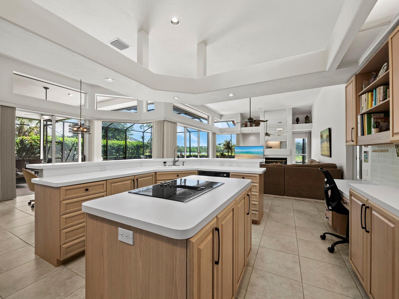 8615 WOODBRIAR DR, SARASOTA, FL, 34238