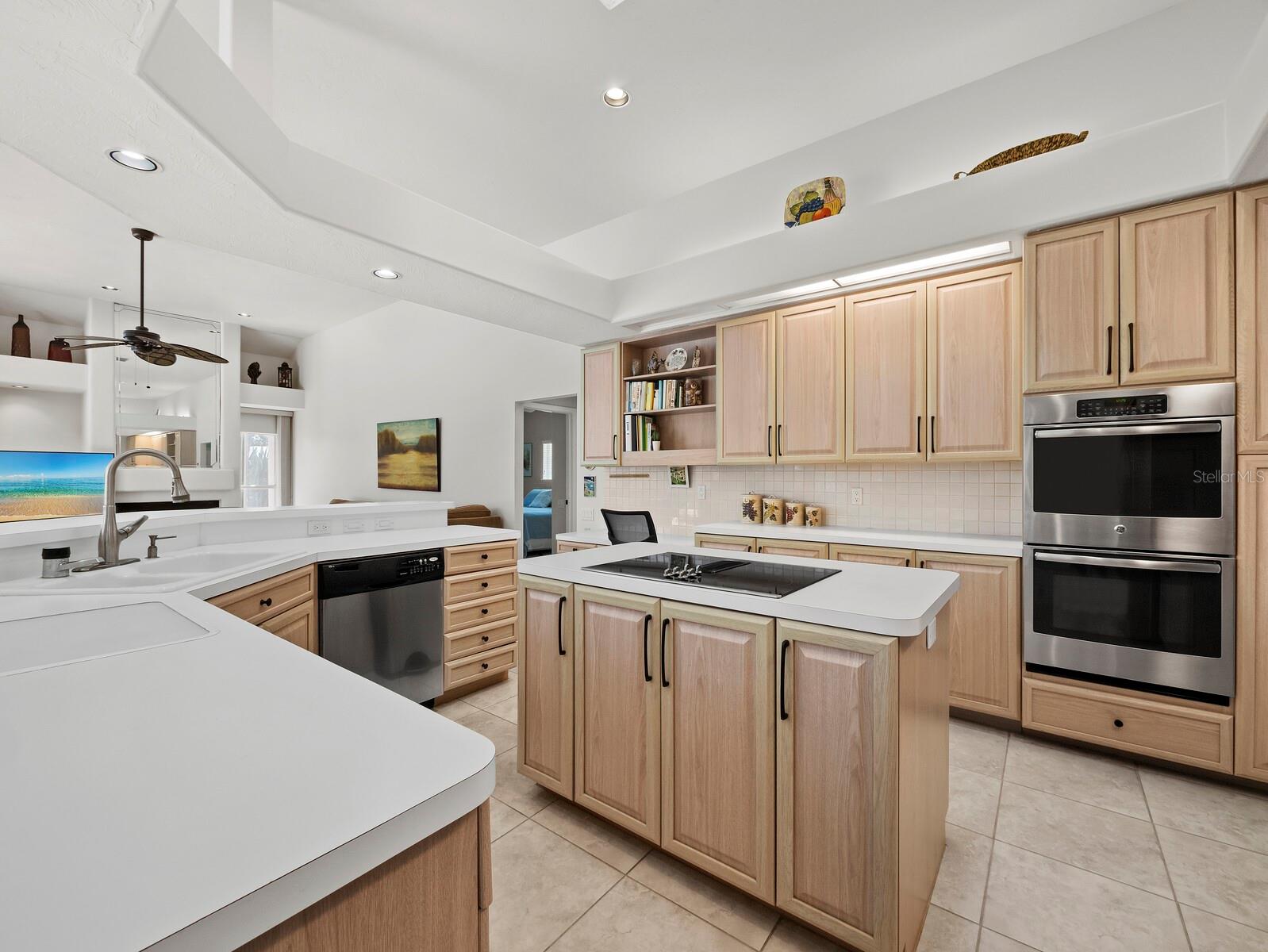 8615 WOODBRIAR DR, SARASOTA, FL, 34238