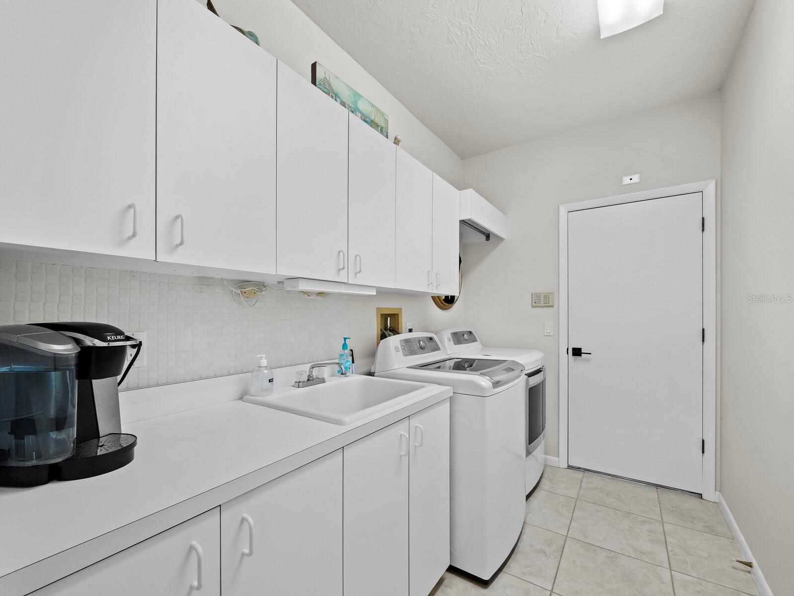 8615 WOODBRIAR DR, SARASOTA, FL, 34238