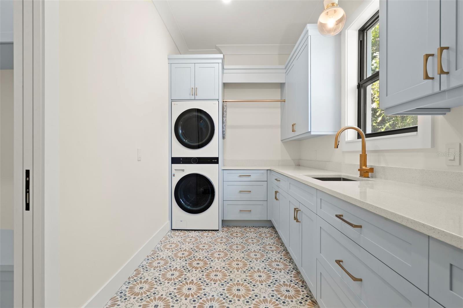 1815 S LAKE SHORE DR, SARASOTA, FL, 34231