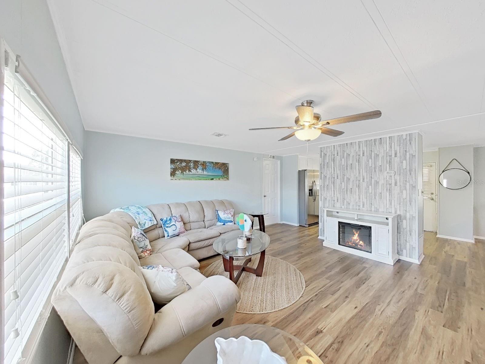 12501 ULMERTON RD #77, LARGO, FL, 33774