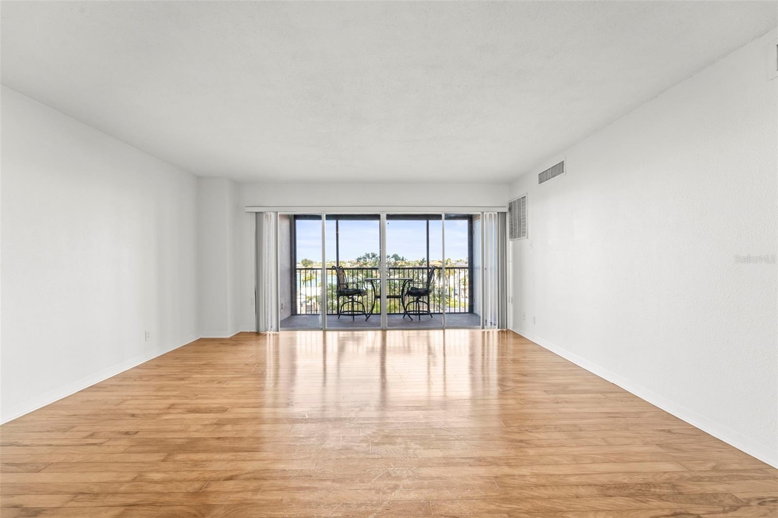 10355 PARADISE BLVD #403, TREASURE ISLAND, FL, 33706