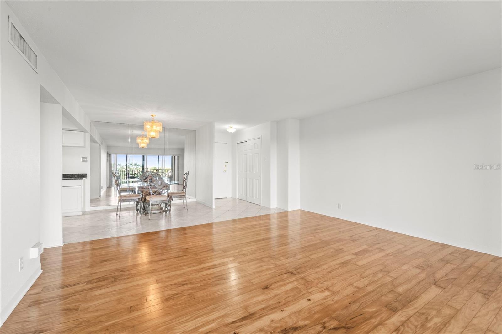 10355 PARADISE BLVD #403, TREASURE ISLAND, FL, 33706