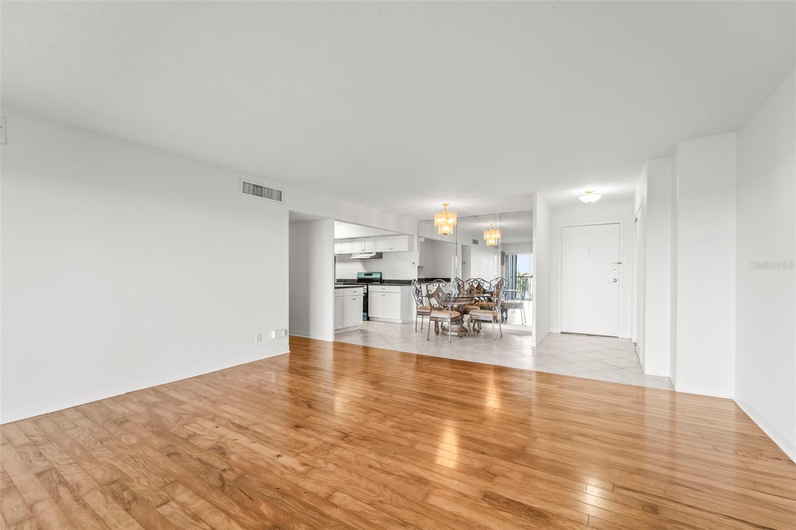 10355 PARADISE BLVD #403, TREASURE ISLAND, FL, 33706