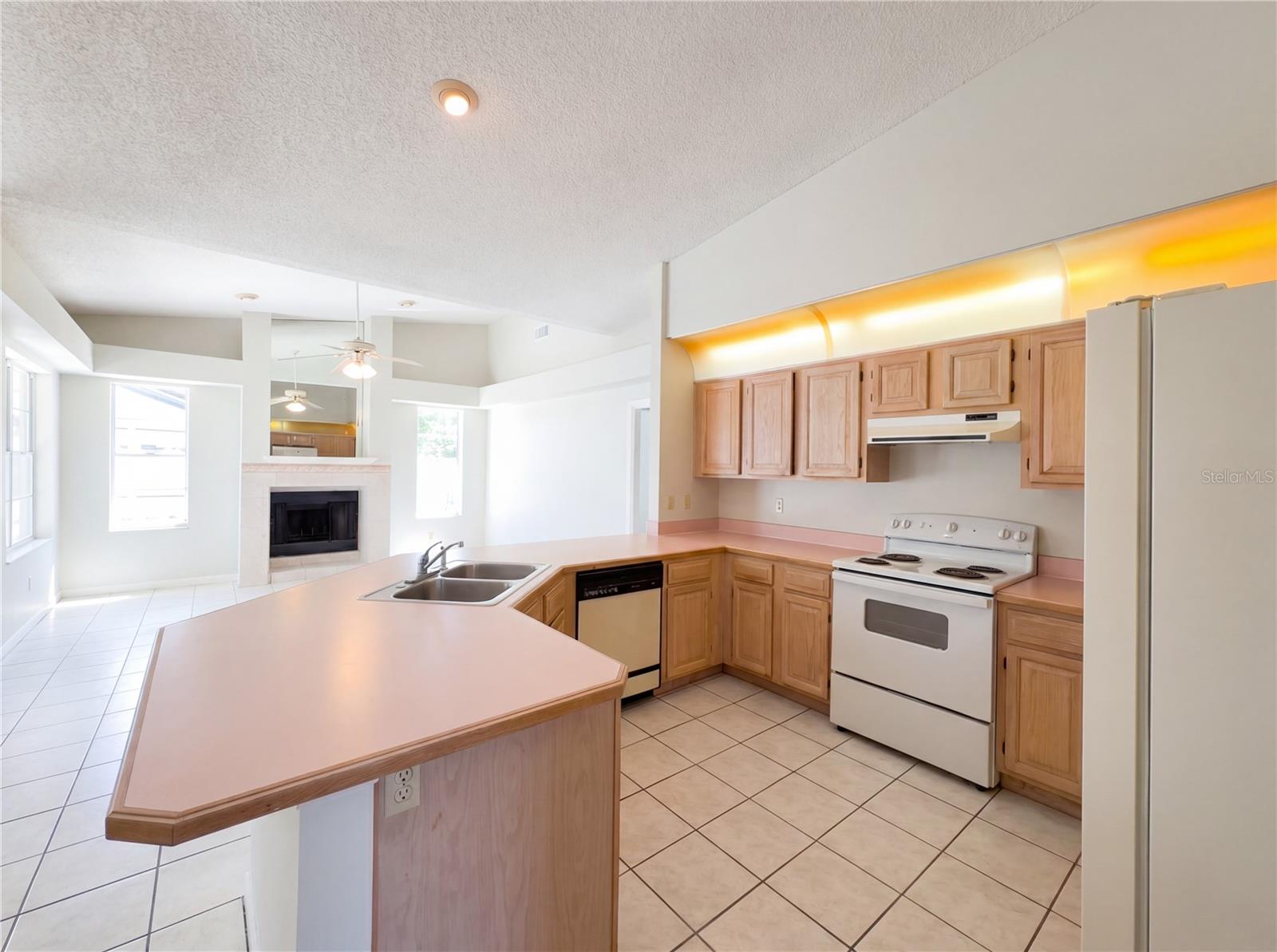 2051 ELKCAM BLVD, DELTONA, FL, 32725