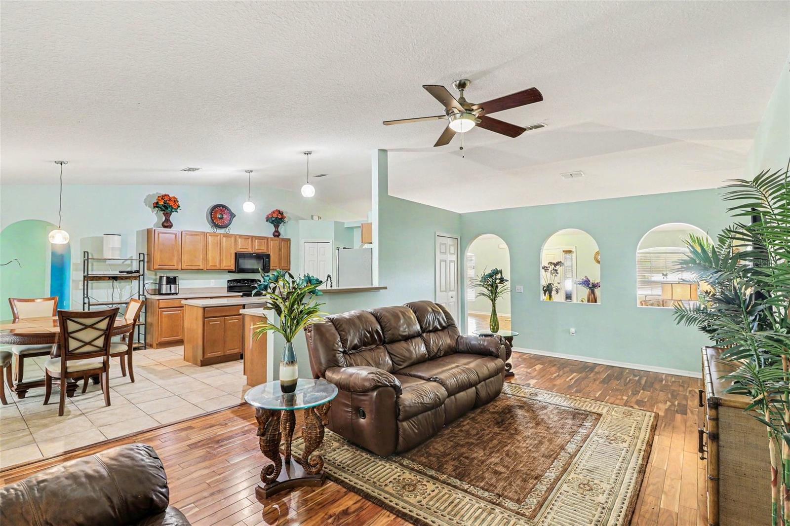 100 FESTIVE CT, CHULUOTA, FL, 32766