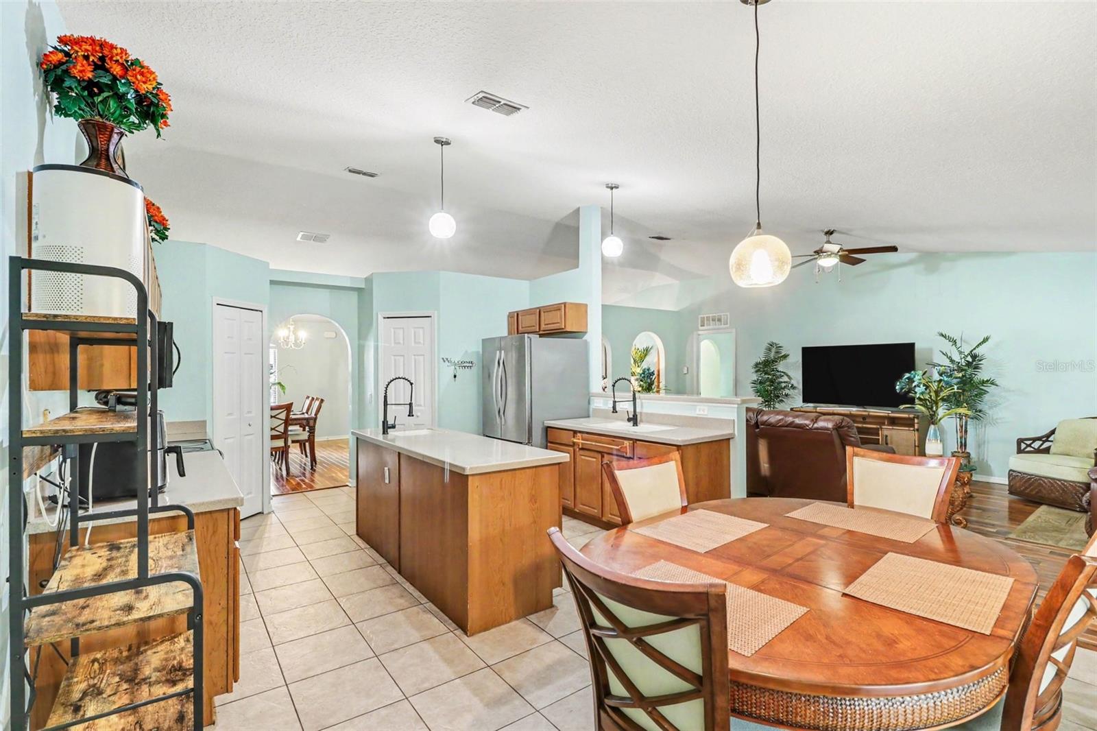 100 FESTIVE CT, CHULUOTA, FL, 32766