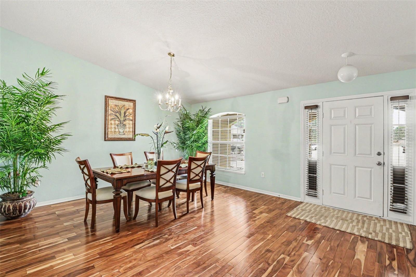 100 FESTIVE CT, CHULUOTA, FL, 32766