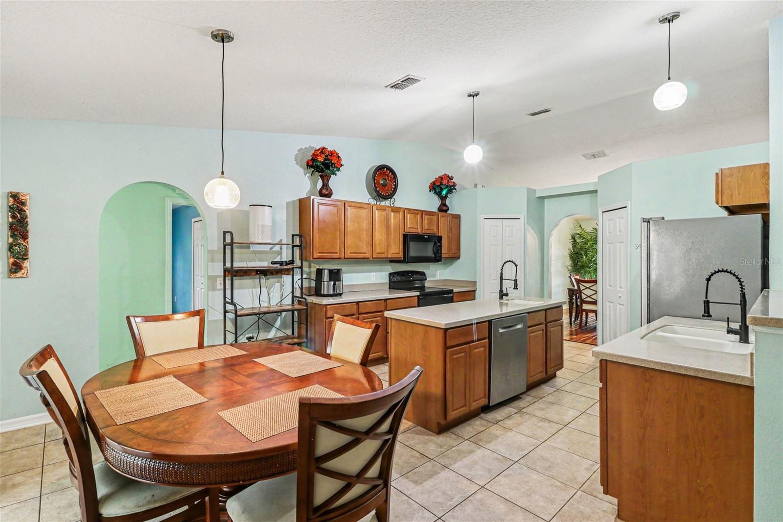 100 FESTIVE CT, CHULUOTA, FL, 32766