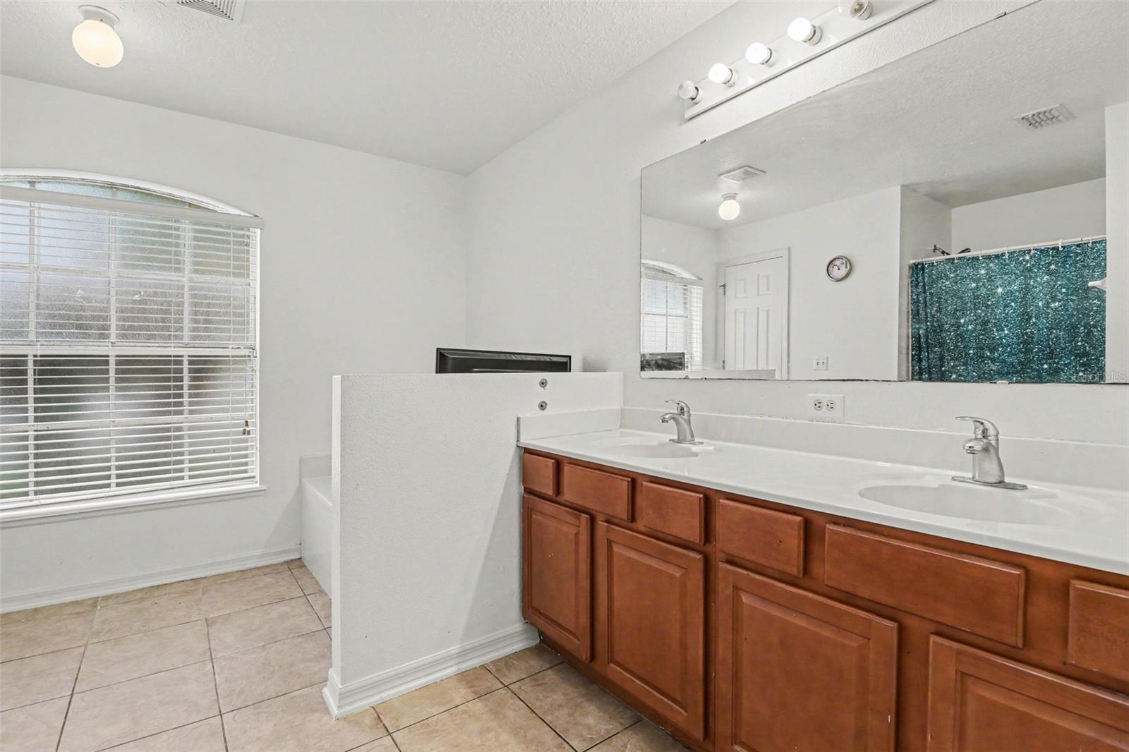 100 FESTIVE CT, CHULUOTA, FL, 32766