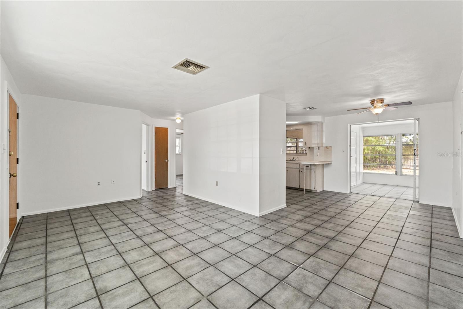 1050 SAXON LN, HOLIDAY, FL, 34691