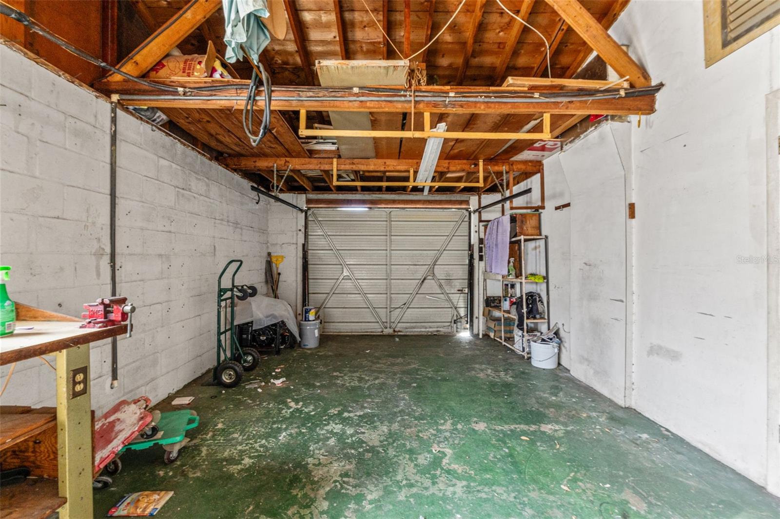 1050 SAXON LN, HOLIDAY, FL, 34691