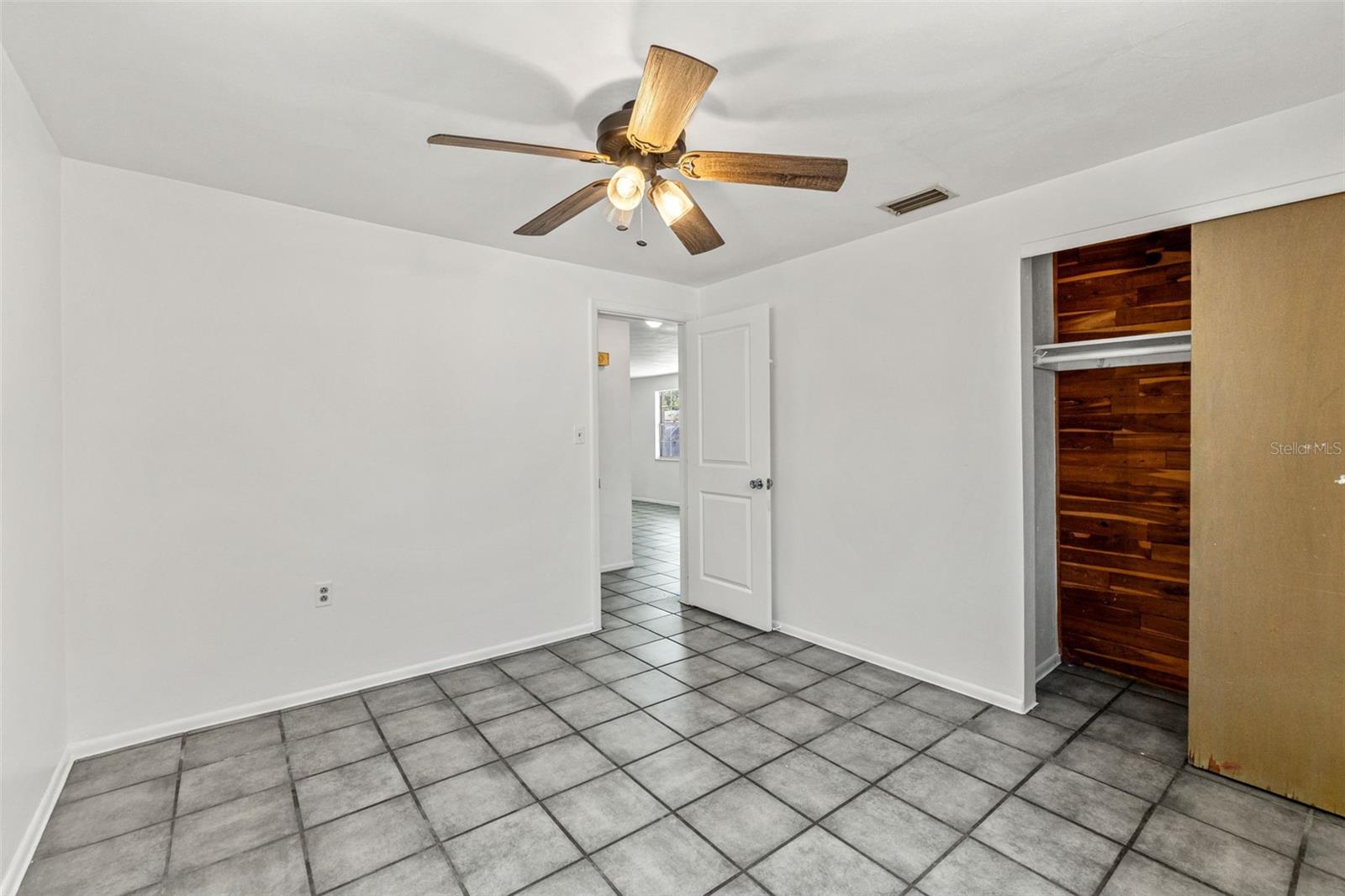 1050 SAXON LN, HOLIDAY, FL, 34691