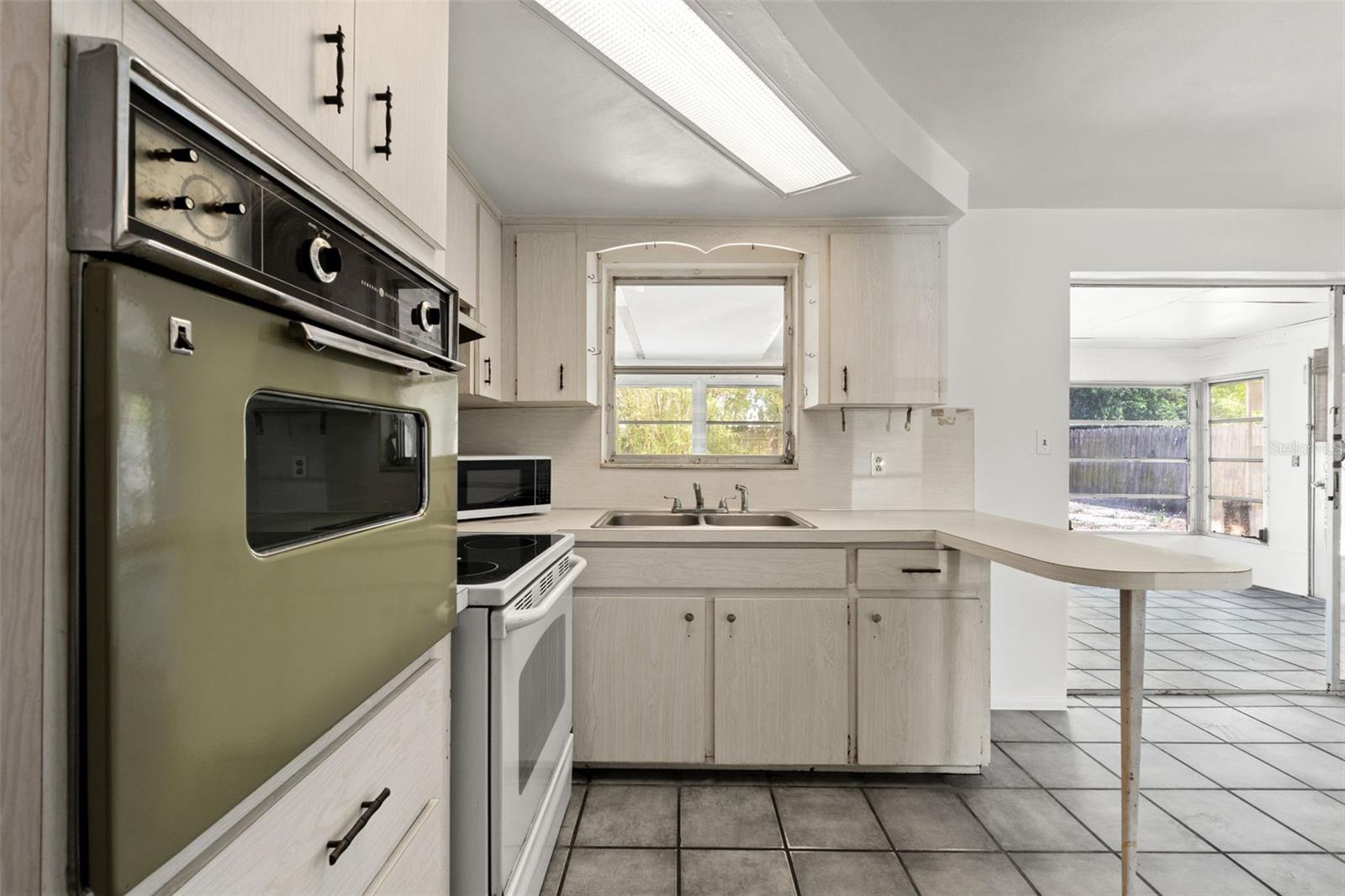 1050 SAXON LN, HOLIDAY, FL, 34691