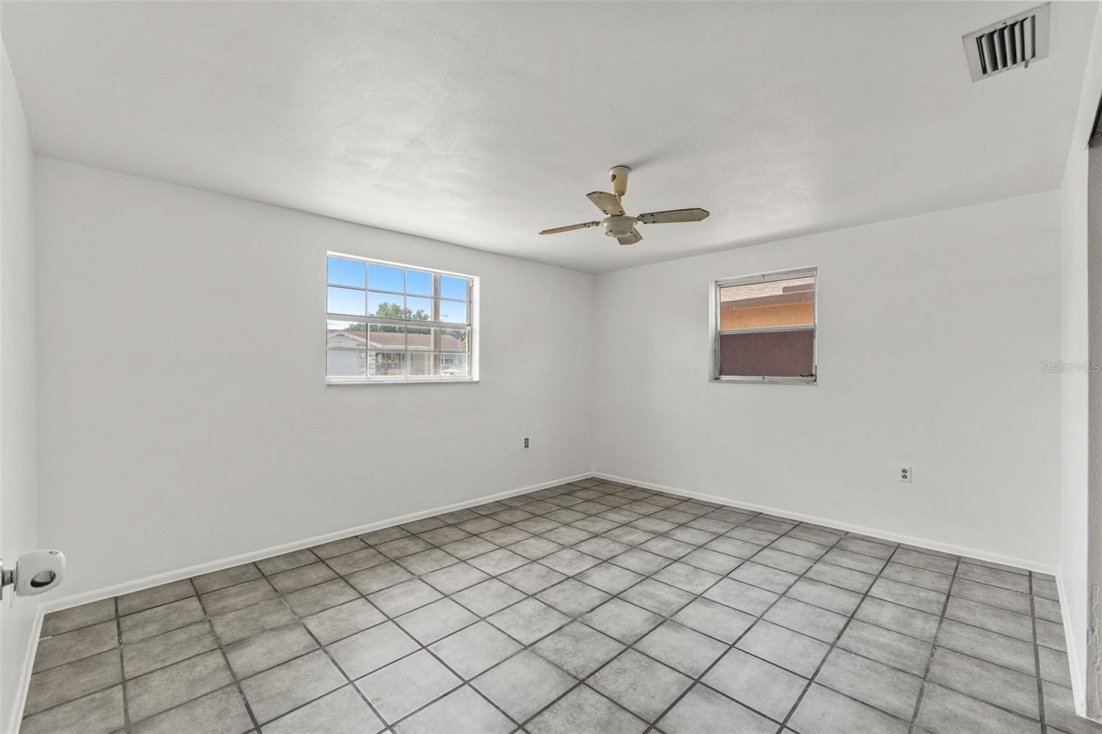 1050 SAXON LN, HOLIDAY, FL, 34691