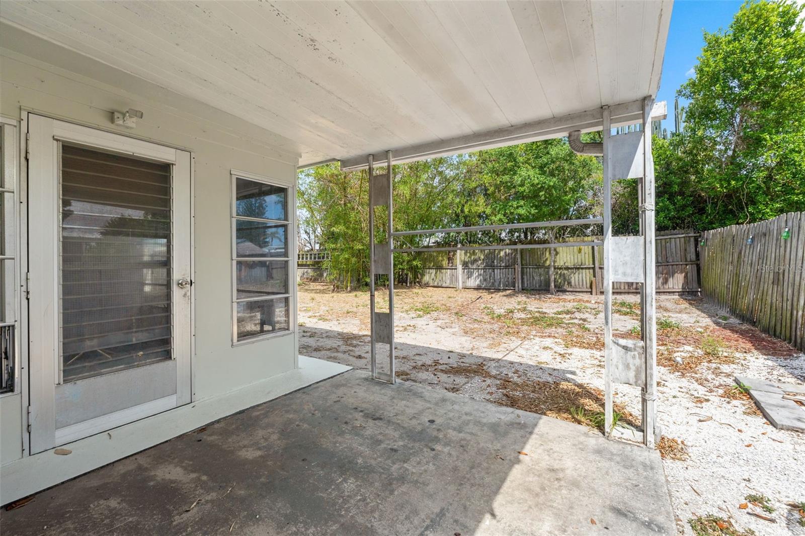 1050 SAXON LN, HOLIDAY, FL, 34691