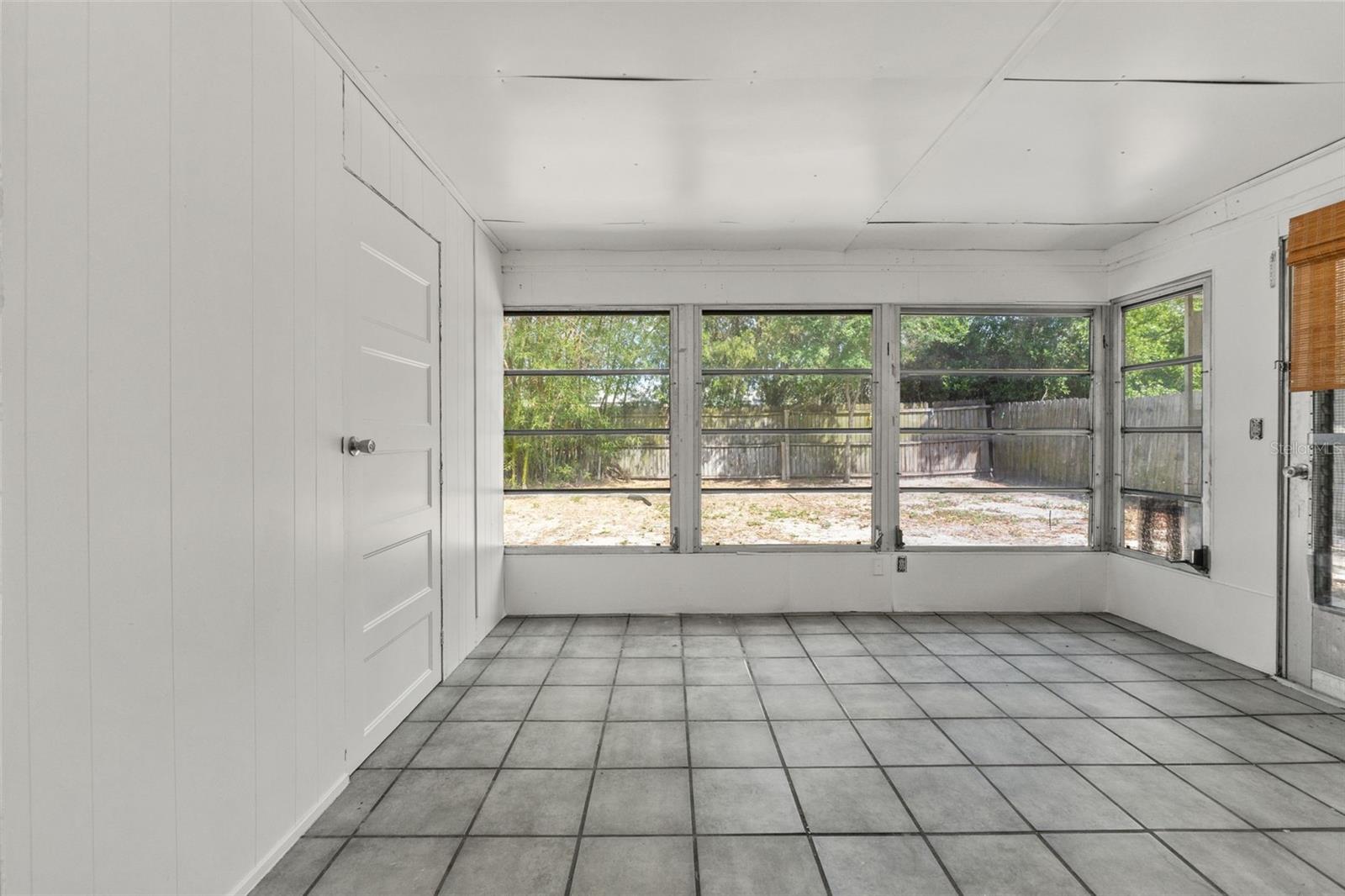 1050 SAXON LN, HOLIDAY, FL, 34691