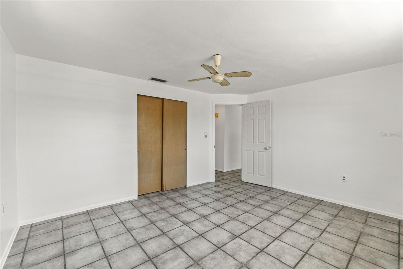 1050 SAXON LN, HOLIDAY, FL, 34691