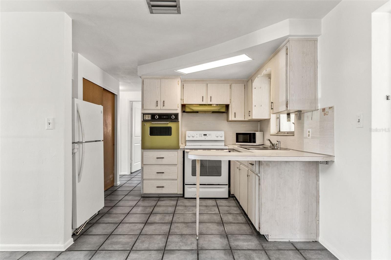 1050 SAXON LN, HOLIDAY, FL, 34691