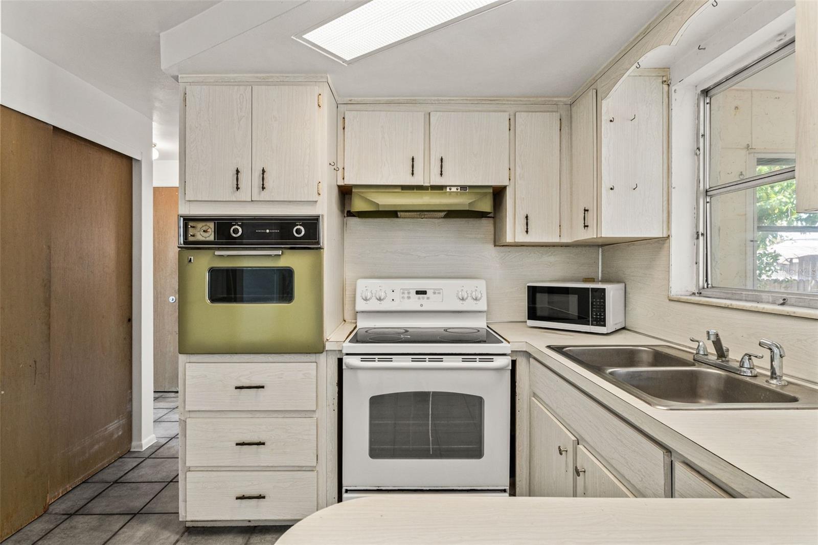 1050 SAXON LN, HOLIDAY, FL, 34691